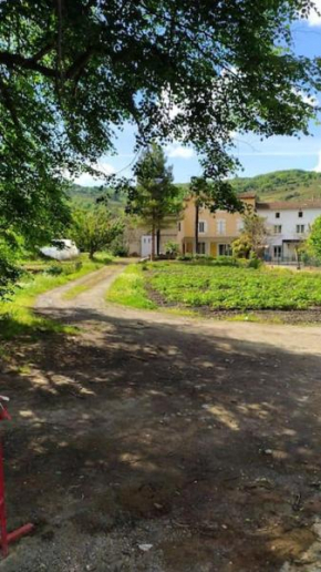 Agréable maison au bord de la rivière